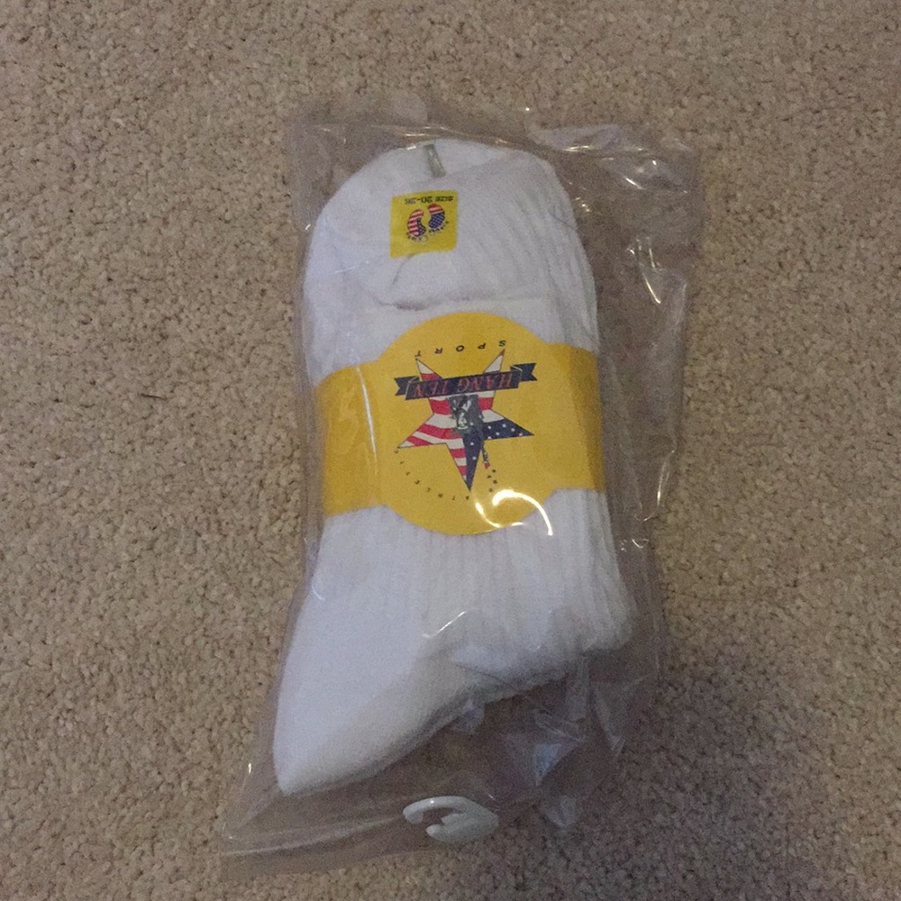 15 White socks - Picture 3 of 4